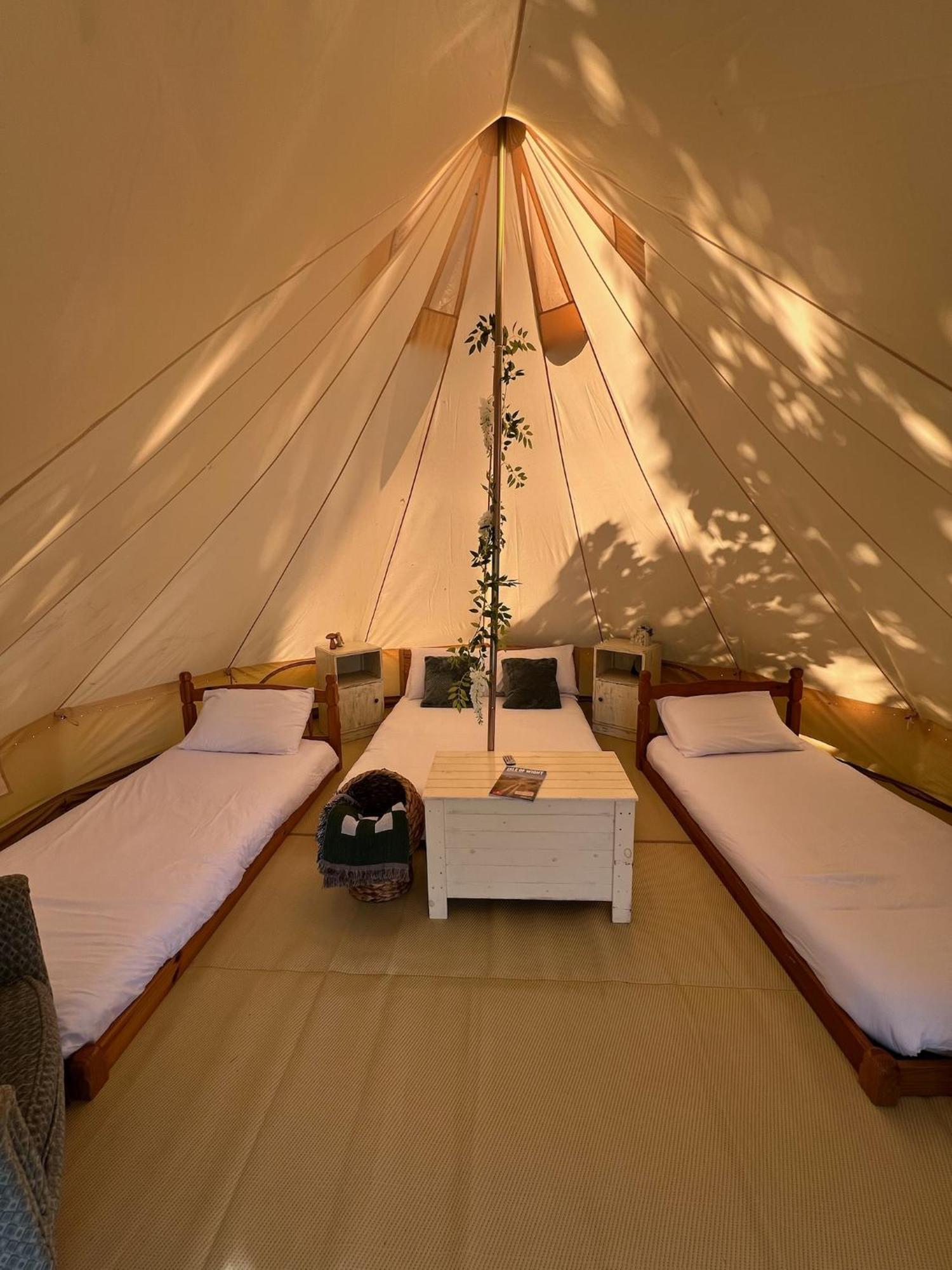 Отель Glamping At Camp Corve Chale Экстерьер фото
