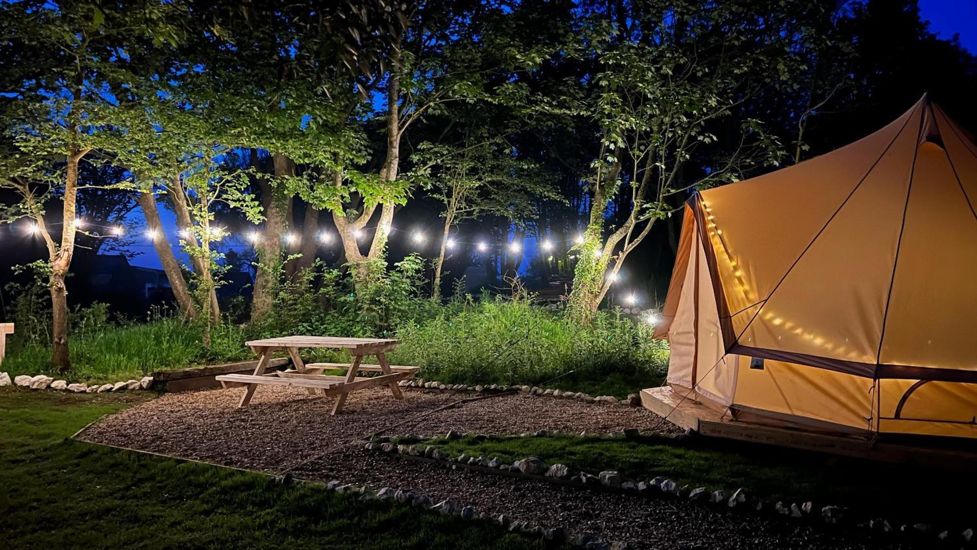 Отель Glamping At Camp Corve Chale Экстерьер фото